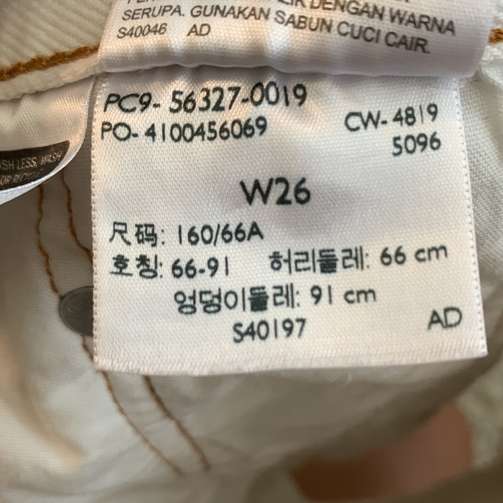 White 501 Levi’s cutoff shorts - Picture 4 of 4